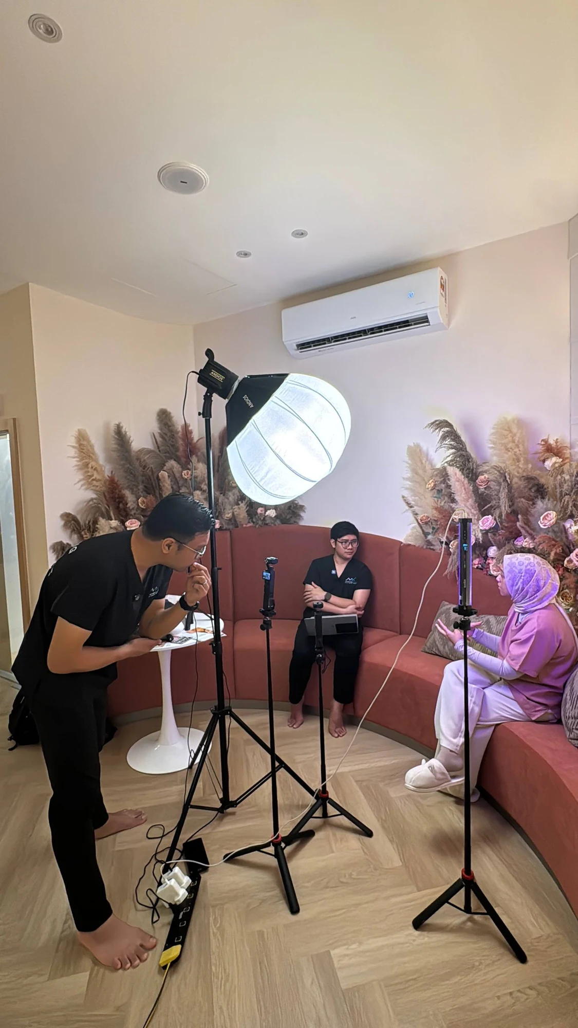 Marketing Klinik coaching a clinic team during an on-location video shoot